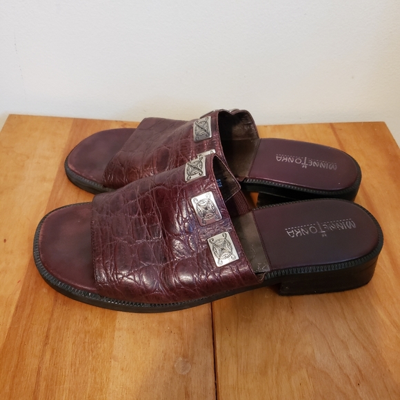 Minnetonka brown leather sandals with silver embellishments size 9 - Picture 6 of 7